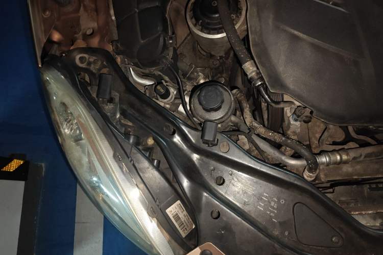 Used Volvo XC60 2012 T5 Comfort Edition Engine Bay Right