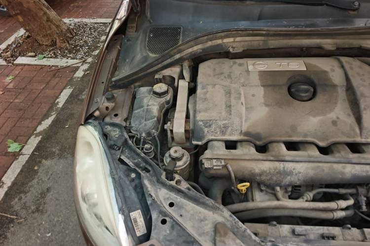 Used Volvo XC60 2012 T6 AWD Comfort Edition Engine Bay Right