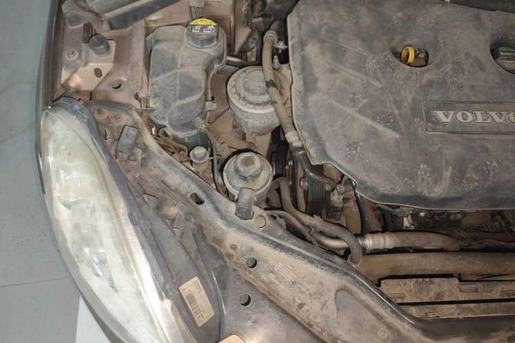 Used Volvo XC60 2012 T5 Comfort Edition Engine Bay Right