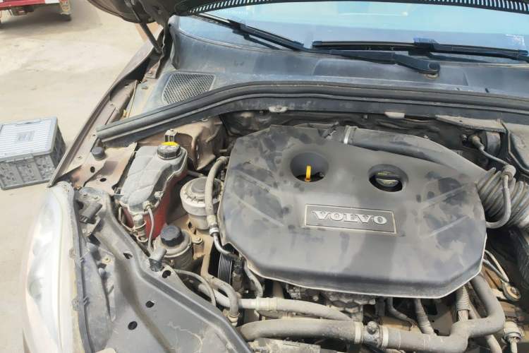 Used Volvo XC60 2012 T5 Comfort Edition Engine Bay Right