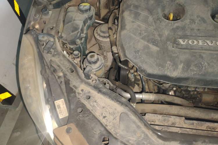 Used Volvo XC60 2012 T5 Comfort Edition Engine Bay Right