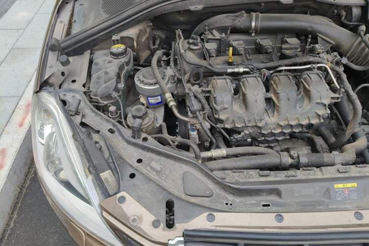 Used Volvo XC60 2012 T5 Comfort Edition Engine Bay Right