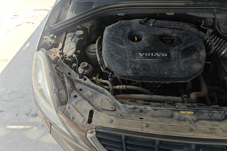 Used Volvo XC60 2012 T5 Comfort Edition Engine Bay Right