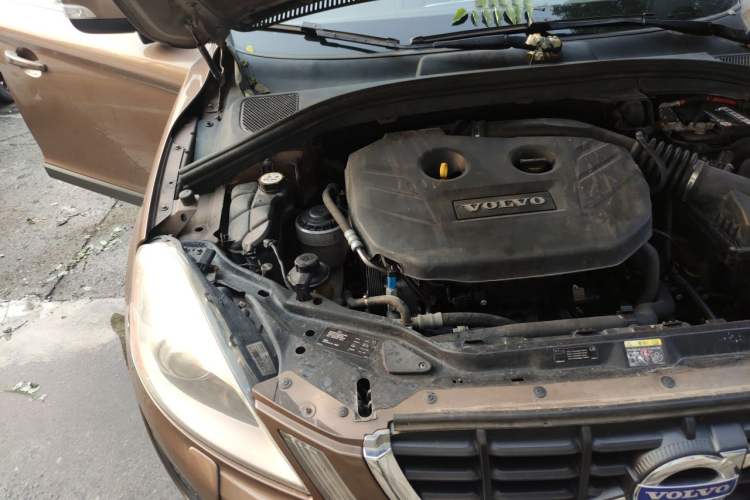 Used Volvo XC60 2012 T5 Prestige Edition Engine Bay Right