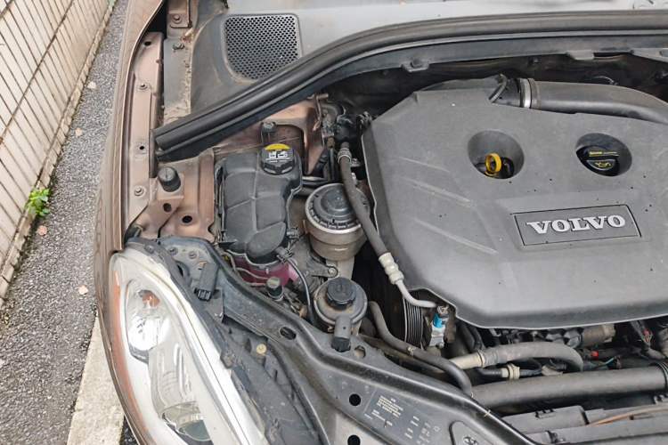 Used Volvo XC60 2012 T5 Comfort Edition Engine Bay Right