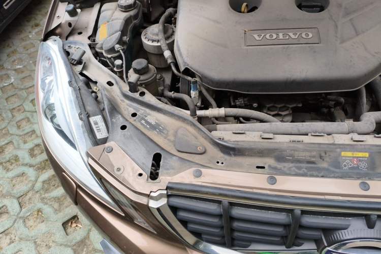 Used Volvo XC60 2012 T5 Comfort Edition Engine Bay Right
