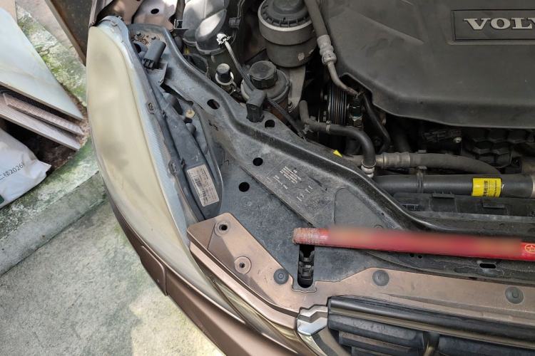 Used Volvo XC60 2012 T5 Comfort Edition Engine Bay Right