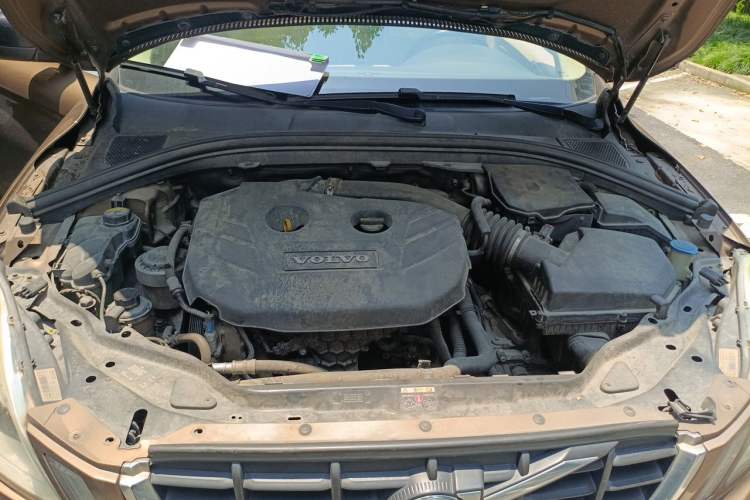 Used Volvo XC60 2012 T5 Zhiya Edition Engine Bay