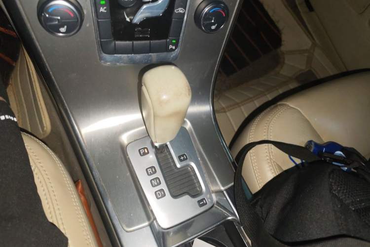 Used Volvo XC60 2012 T5 Comfort Edition Gear Lever