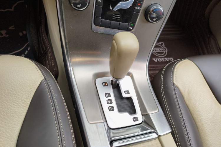 Used Volvo XC60 2012 T5 Comfort Edition Gear Lever