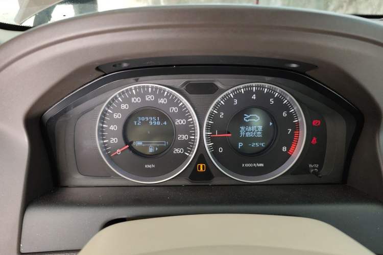 Used Volvo XC60 2012 T5 Comfort Edition Instrument Cluster