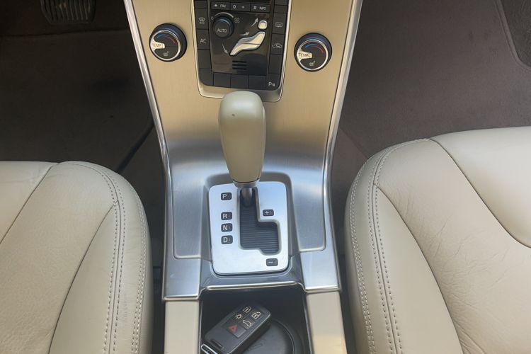 Used Volvo XC60 2012 T5 Comfort Edition Interior 4