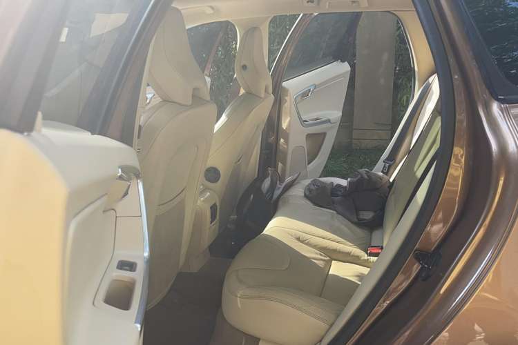 Used Volvo XC60 2012 T5 Comfort Edition Interior 6