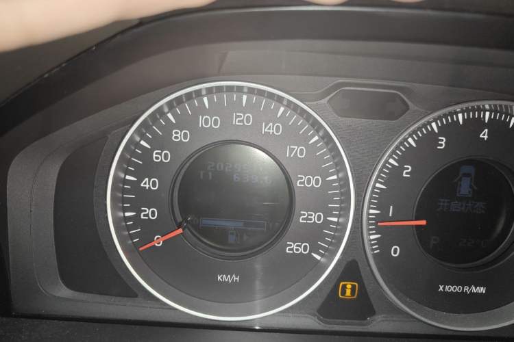 Used Volvo XC60 2012 T5 Comfort Edition Odometer Close Up