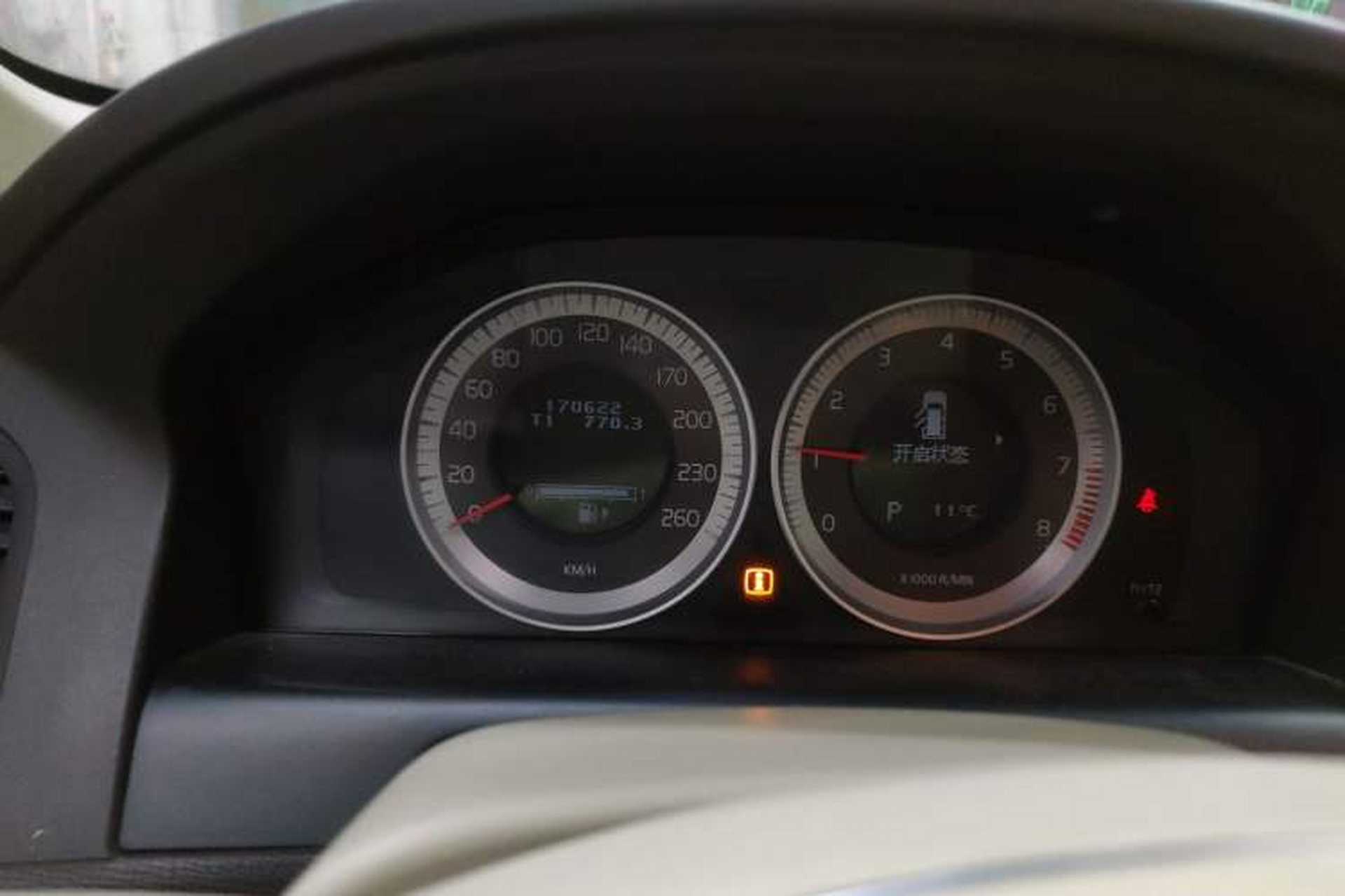 Used Volvo XC60 2012 T5 Comfort Edition Odometer Close Up