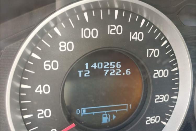 Used Volvo XC60 2012 T6 AWD Comfort Edition Odometer Close Up