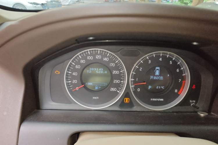 Used Volvo XC60 2012 T6 AWD Comfort Edition Odometer Close Up