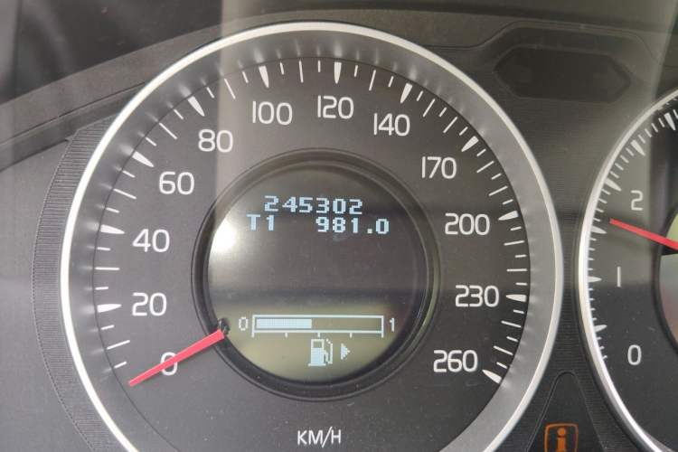 Used Volvo XC60 2012 T6 AWD Zhiya Edition Odometer Close Up