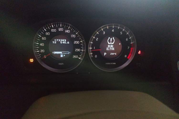 Used Volvo XC60 2012 T5 Comfort Edition Odometer Close Up