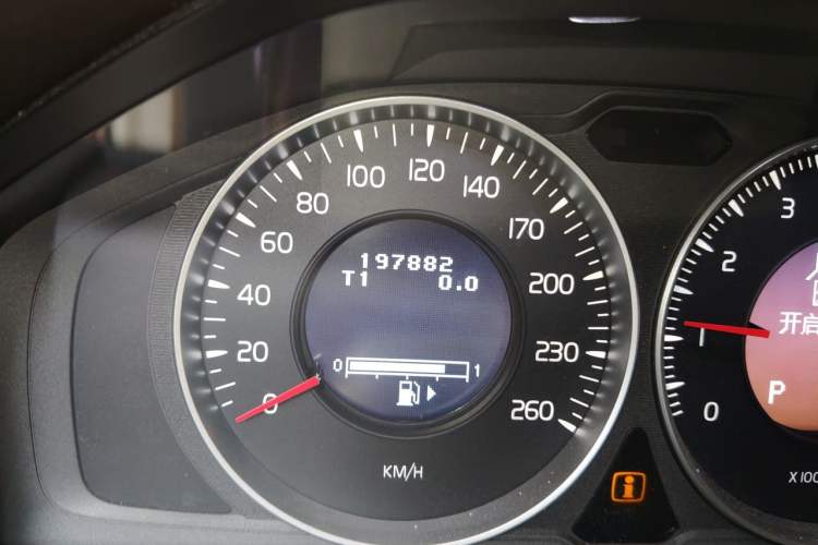 Used Volvo XC60 2012 T5 Comfort Edition Odometer Close Up