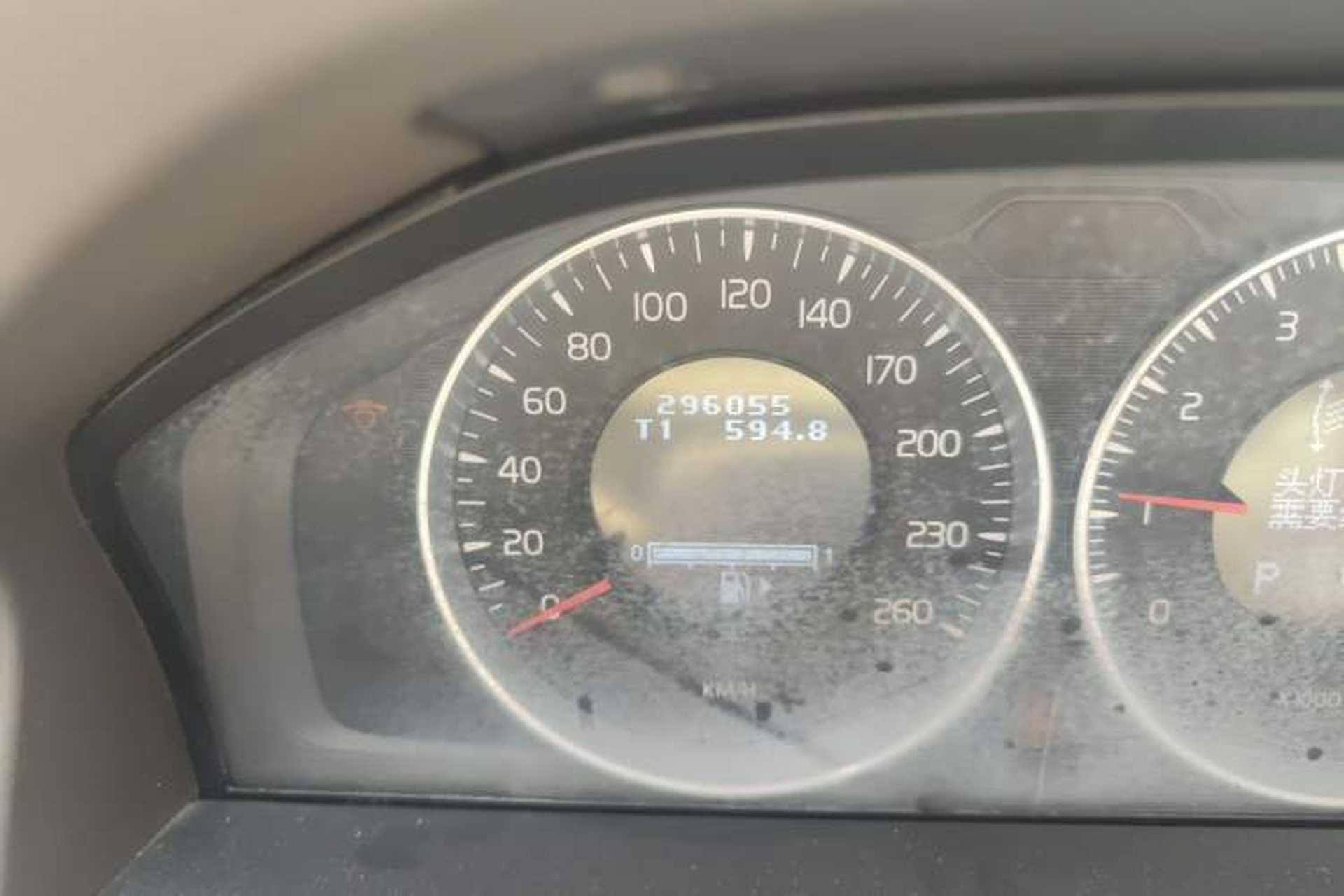 Used Volvo XC60 2012 T5 Comfort Edition Odometer Close Up