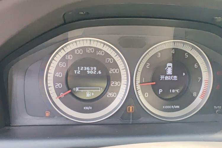 Used Volvo XC60 2012 T5 Zhiya Edition Odometer Close Up