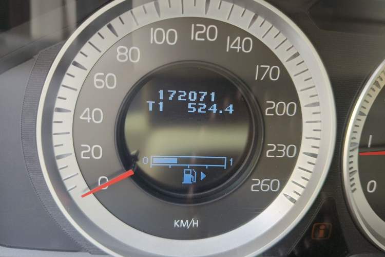 Used Volvo XC60 2012 T5 Comfort Edition Odometer Close Up