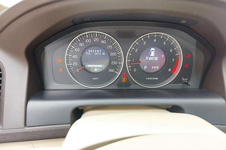 Used Volvo XC60 2012 T5 Comfort Edition Odometer Close Up