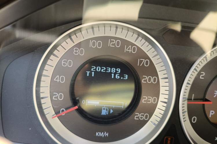 Used Volvo XC60 2012 T5 Zhiya Edition Odometer Close Up
