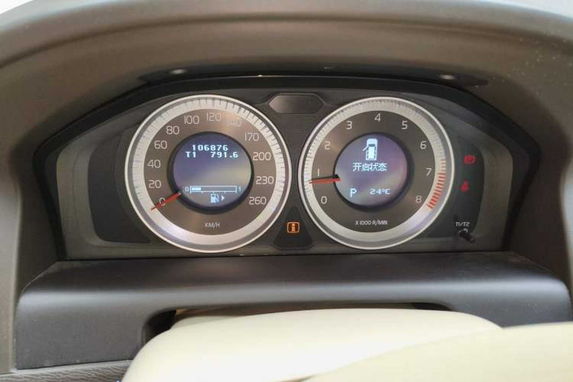 Used Volvo XC60 2012 T5 Comfort Edition Odometer Close Up