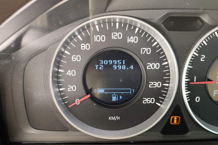 Used Volvo XC60 2012 T5 Comfort Edition Odometer Close Up