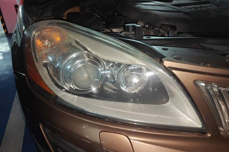 Used Volvo XC60 2012 T5 Comfort Edition Right Front Headlight