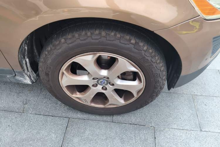 Used Volvo XC60 2012 T5 Comfort Edition Right Front Wheel Hub