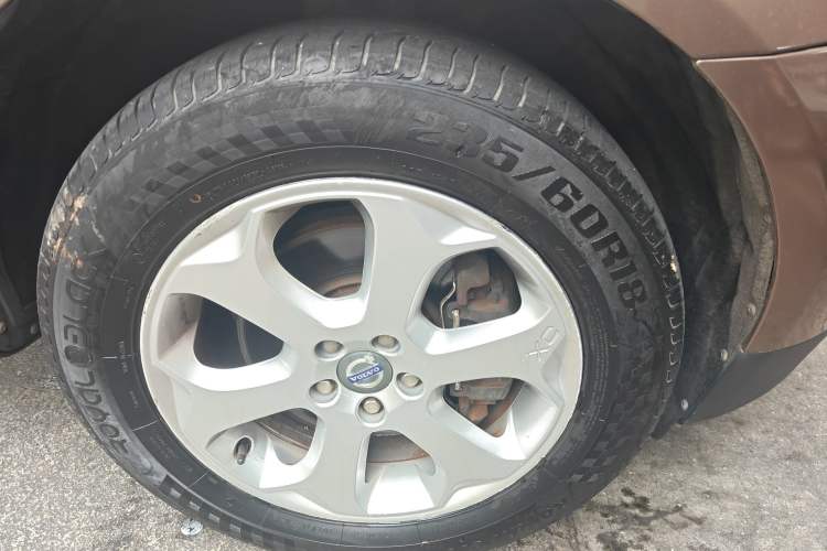Used Volvo XC60 2012 T5 Comfort Edition Right Front Wheel Hub