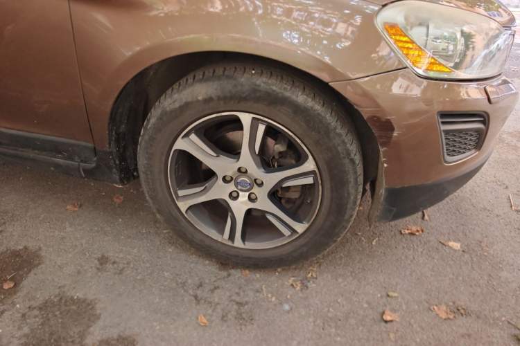 Used Volvo XC60 2012 T6 AWD Comfort Edition Right Front Wheel Hub