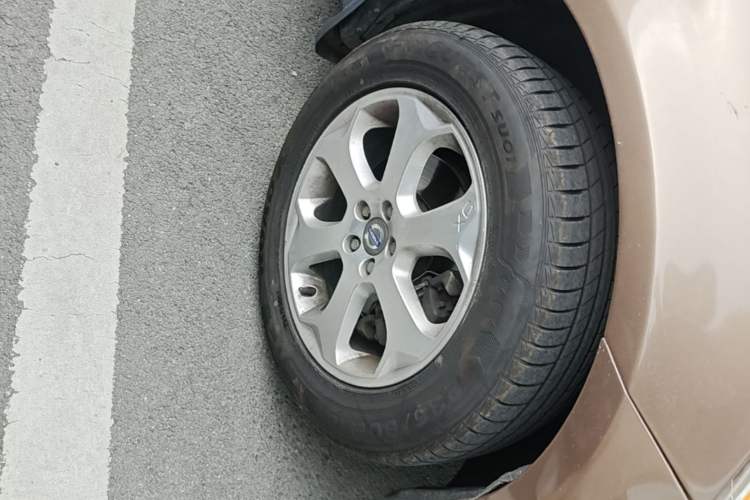 Used Volvo XC60 2012 T5 Zhiya Edition Right Front Wheel Hub