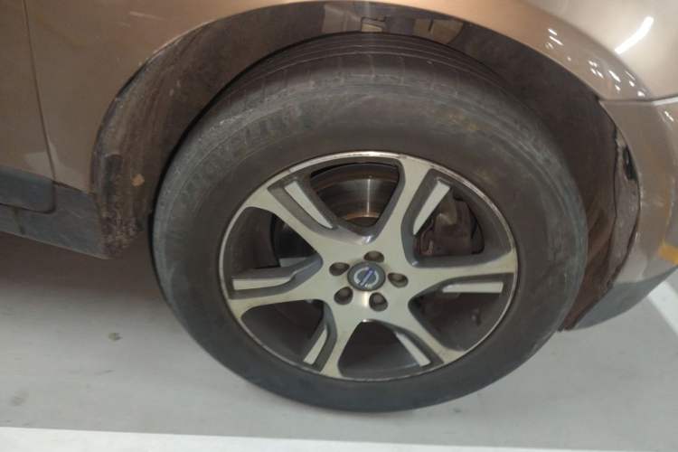 Used Volvo XC60 2012 T5 Comfort Edition Right Front Wheel Hub