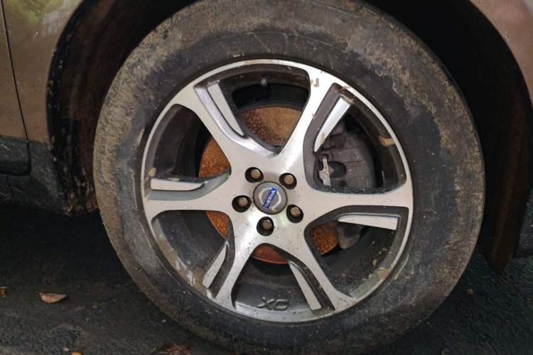 Used Volvo XC60 2012 T5 Comfort Edition Right Front Wheel Hub