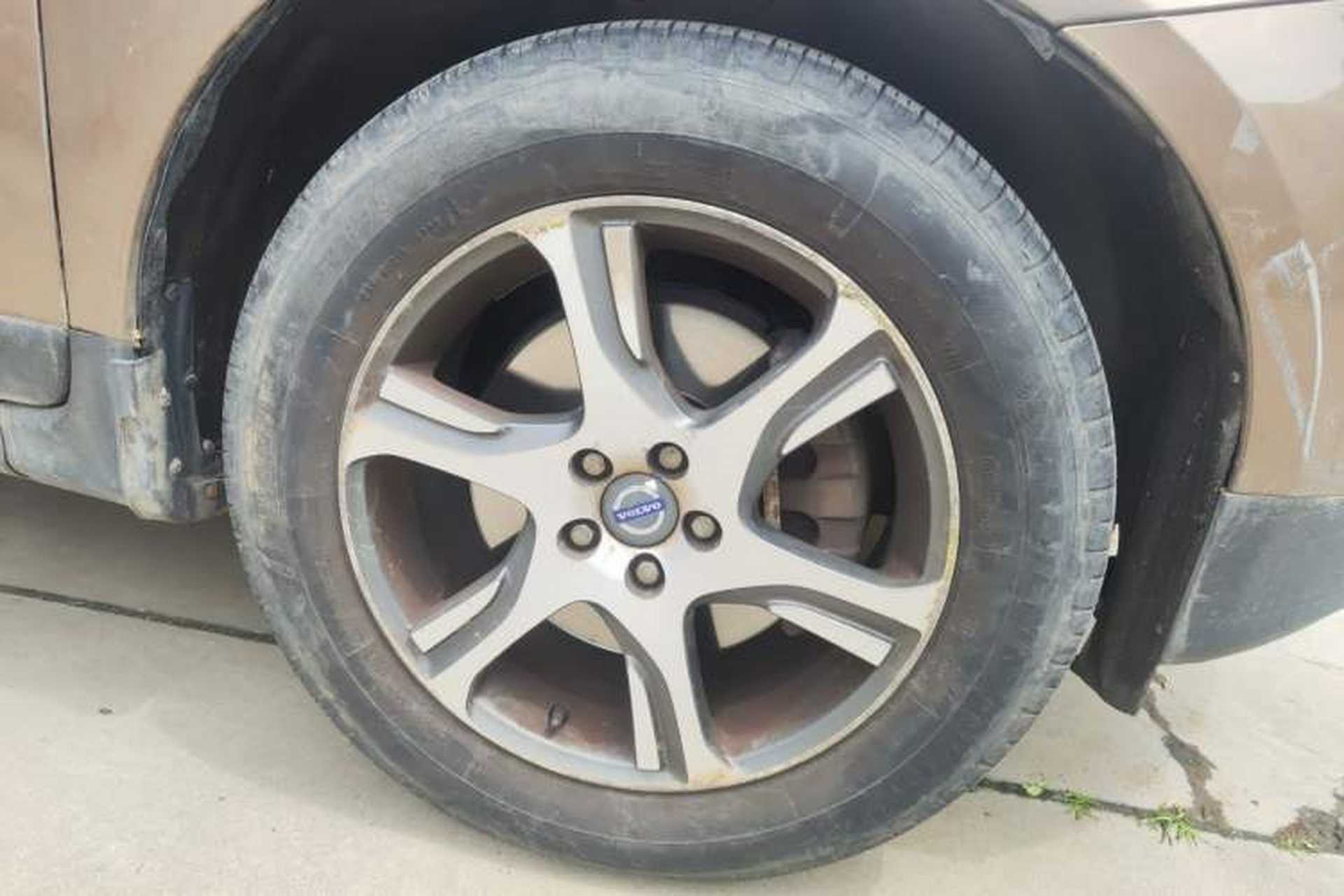 Used Volvo XC60 2012 T5 Comfort Edition Right Front Wheel Hub