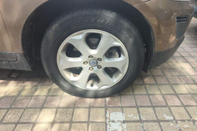 Used Volvo XC60 2012 T5 Zhiya Edition Right Front Wheel Hub