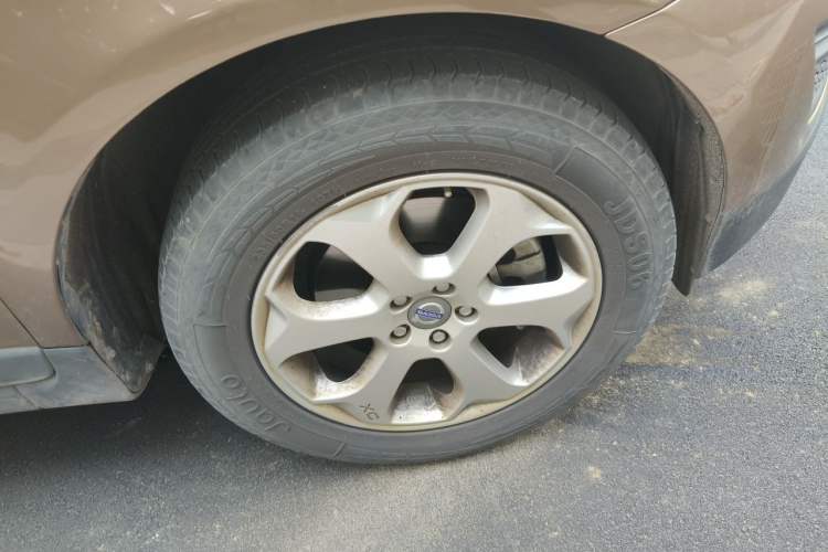 Used Volvo XC60 2012 T5 Comfort Edition Right Front Wheel Hub