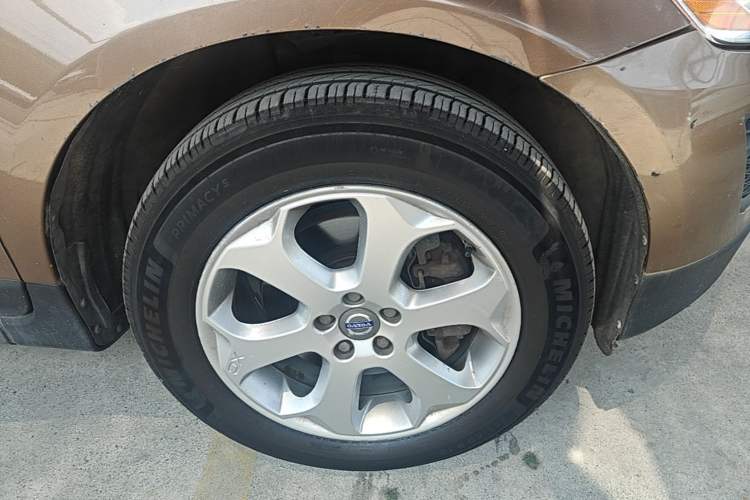 Used Volvo XC60 2012 T5 Comfort Edition Right Front Wheel Hub