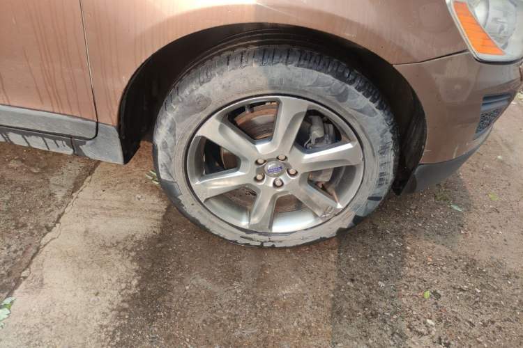 Used Volvo XC60 2012 T5 Prestige Edition Right Front Wheel Hub