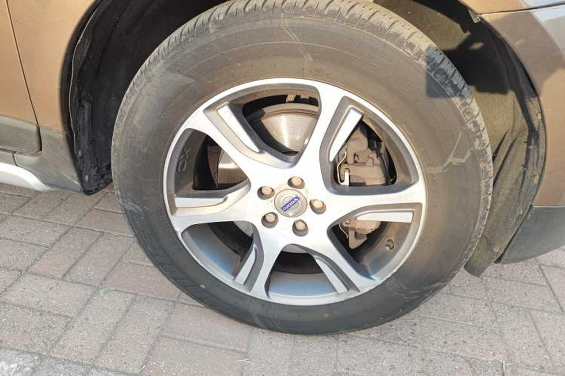 Used Volvo XC60 2012 T6 AWD Comfort Edition Right Front Wheel Hub