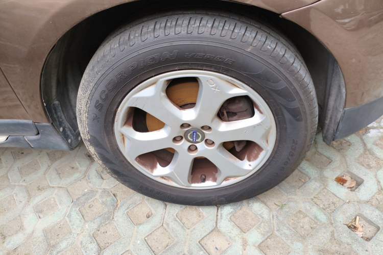 Used Volvo XC60 2012 T5 Comfort Edition Right Front Wheel Hub