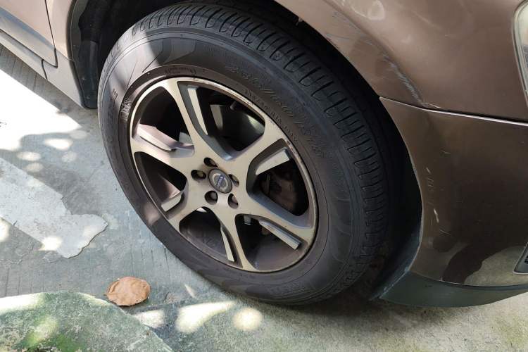 Used Volvo XC60 2012 T5 Comfort Edition Right Front Wheel Hub