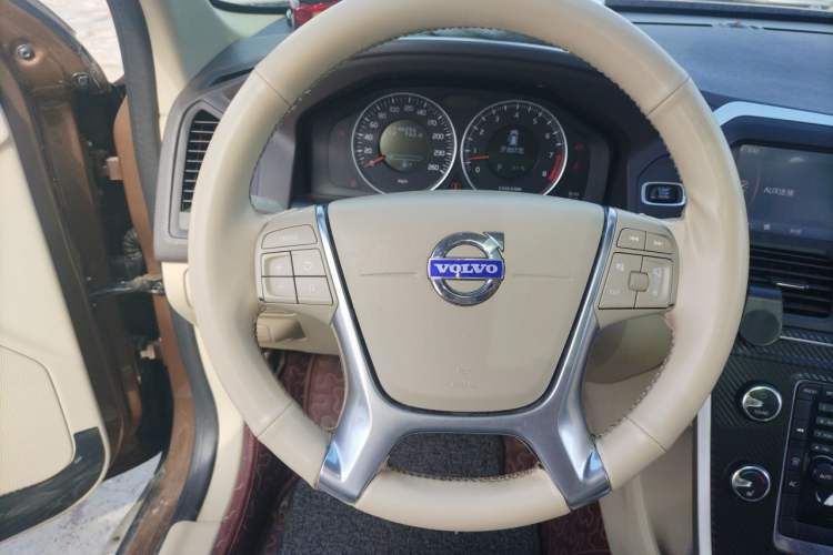 Used Volvo XC60 2012 T6 AWD Comfort Edition Steering Wheel