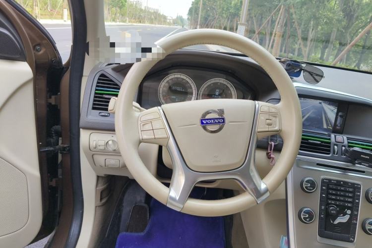 Used Volvo XC60 2012 T5 Comfort Edition Steering Wheel