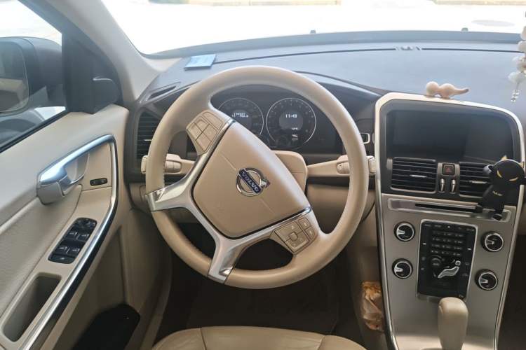 Used Volvo XC60 2012 T5 Comfort Edition Steering Wheel