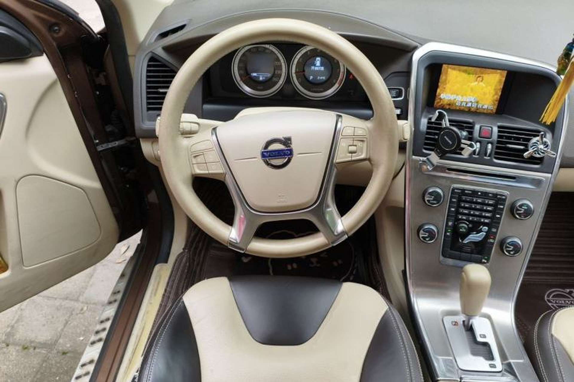 Used Volvo XC60 2012 T5 Comfort Edition Steering Wheel